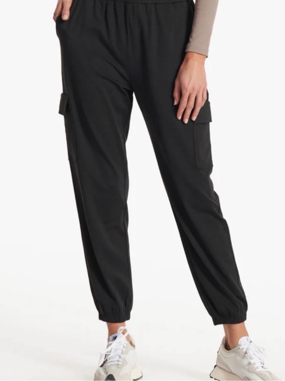 Vuori Black Women's Cargo Joggers - Picture 3 of 3